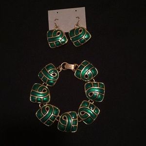 Bracelet & Earrings set Green enamel on goldtone
